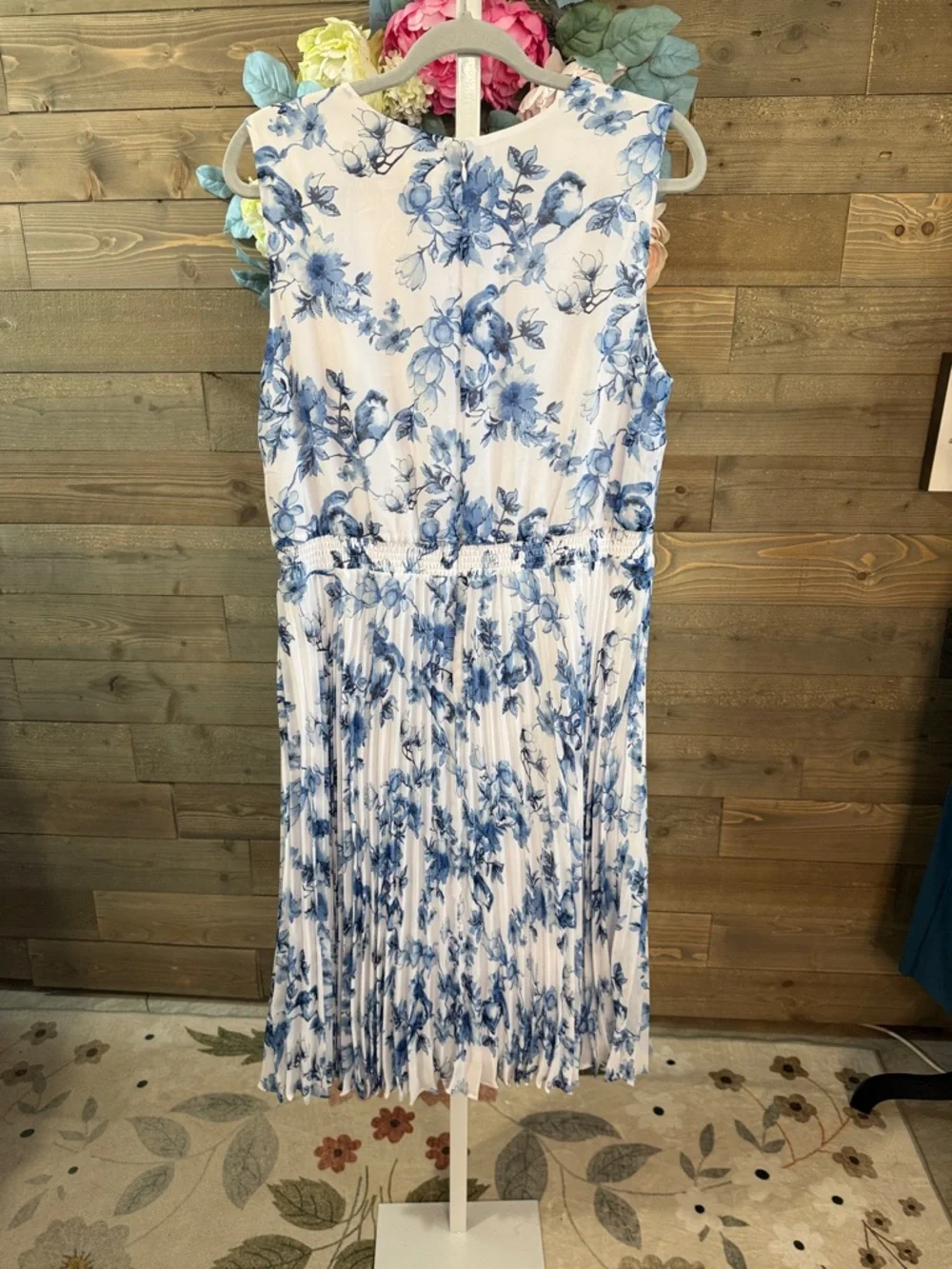 Anne Klein White Dress with Blue Floral Print size 12 - Picture 5 of 5